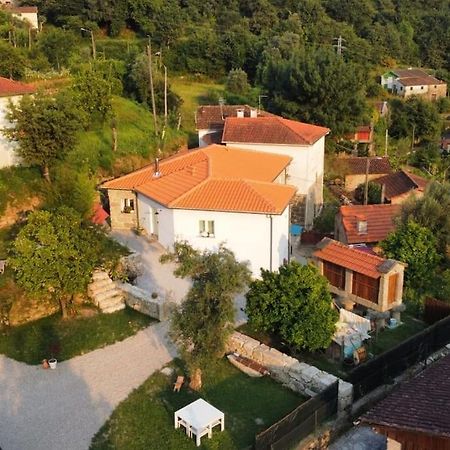 A Casa Com 2 Pereiras Acomodação com café da manhã Terras de Bouro Exterior foto