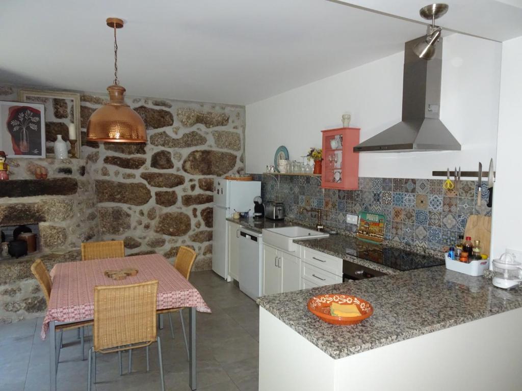 A Casa Com 2 Pereiras Acomodação com café da manhã Terras de Bouro Exterior foto